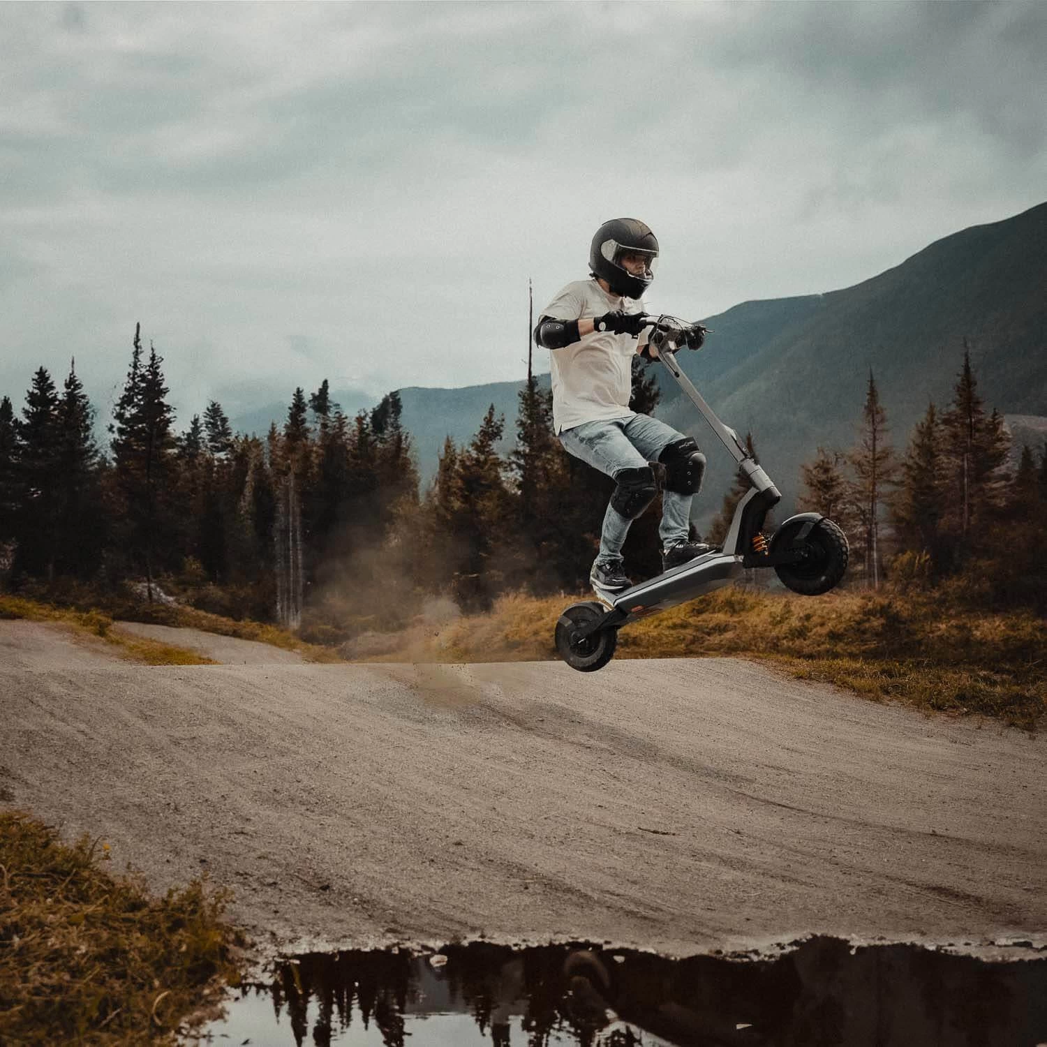 Apollo® Apollo Pro V3 Electric Scooter (New 2023 Model) | Dual Motor - Image 19